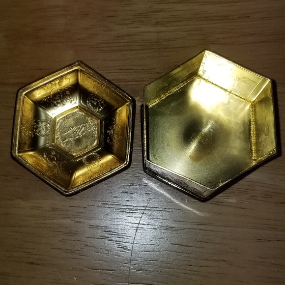 #1150 Vintage Silver Tone Engraved Box - Picture 7 of 15